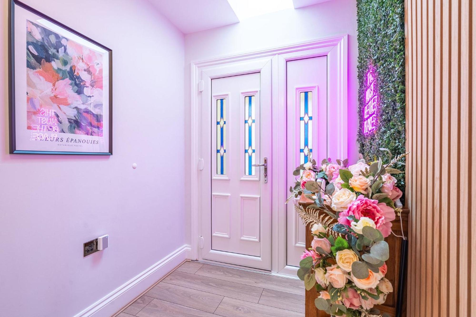 Nature Inspired Bungalow With 3 Rooms - 10 Mins From Manchester Airport Timperley Buitenkant foto