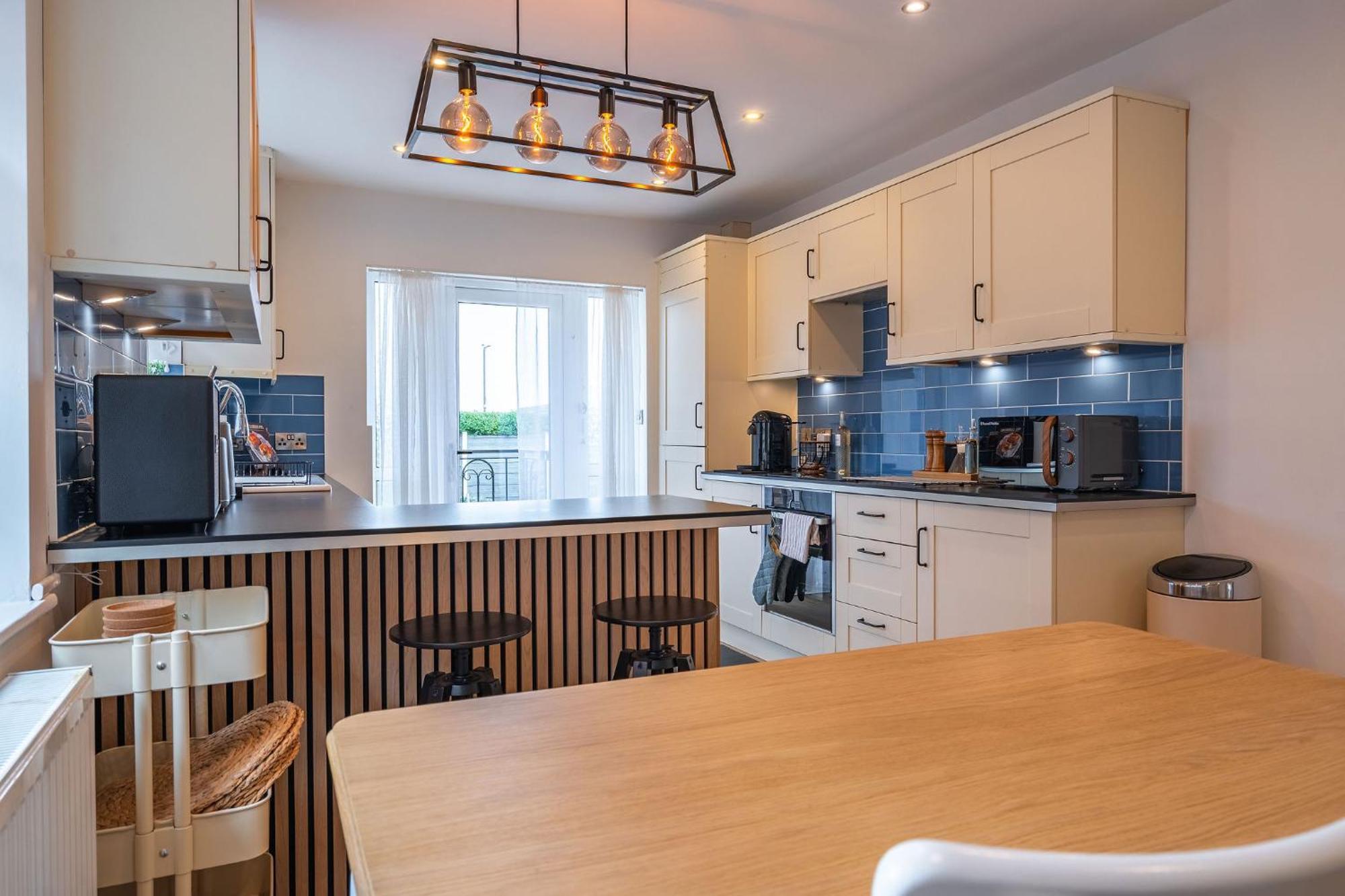 Nature Inspired Bungalow With 3 Rooms - 10 Mins From Manchester Airport Timperley Buitenkant foto