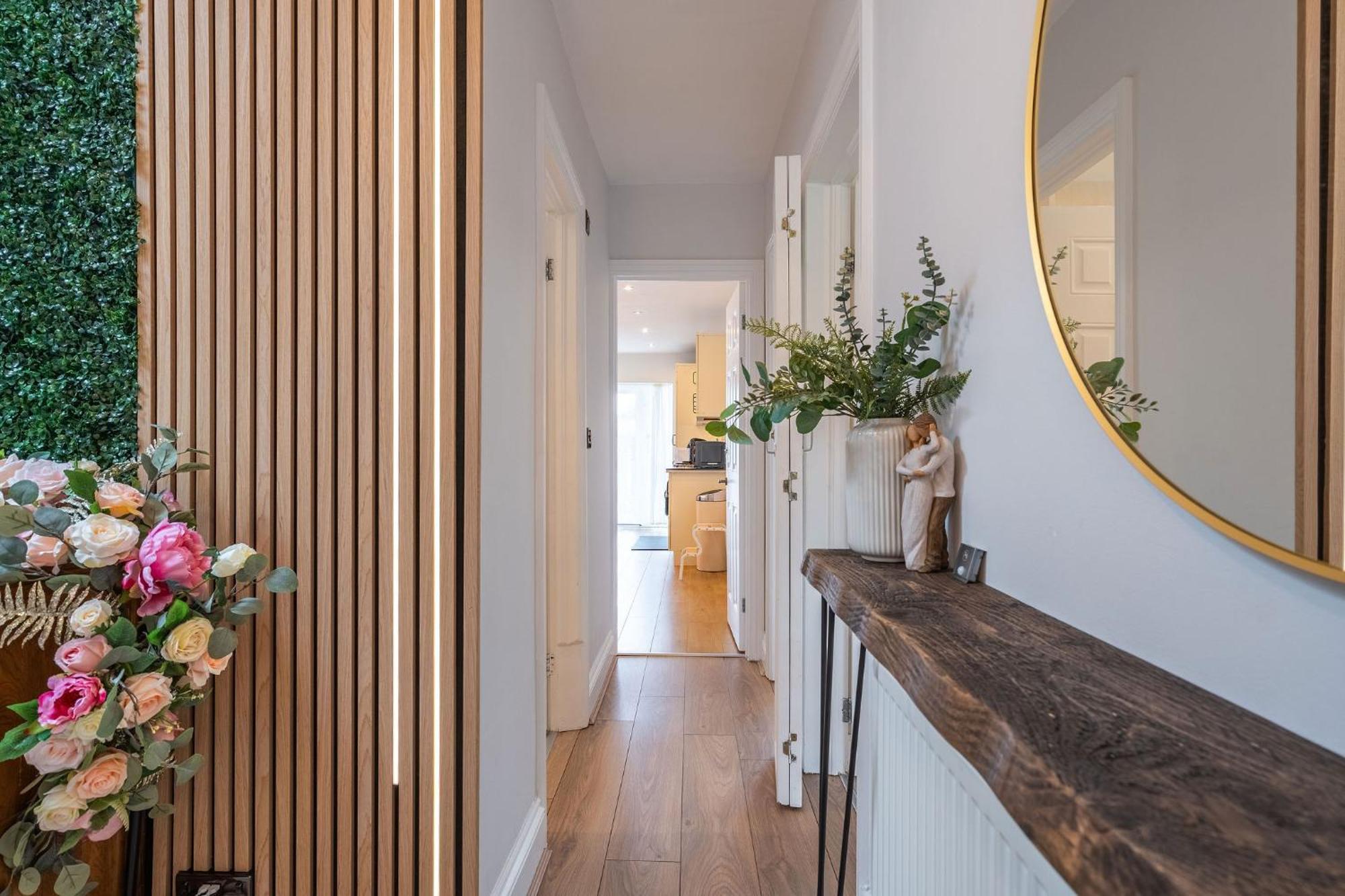 Nature Inspired Bungalow With 3 Rooms - 10 Mins From Manchester Airport Timperley Buitenkant foto