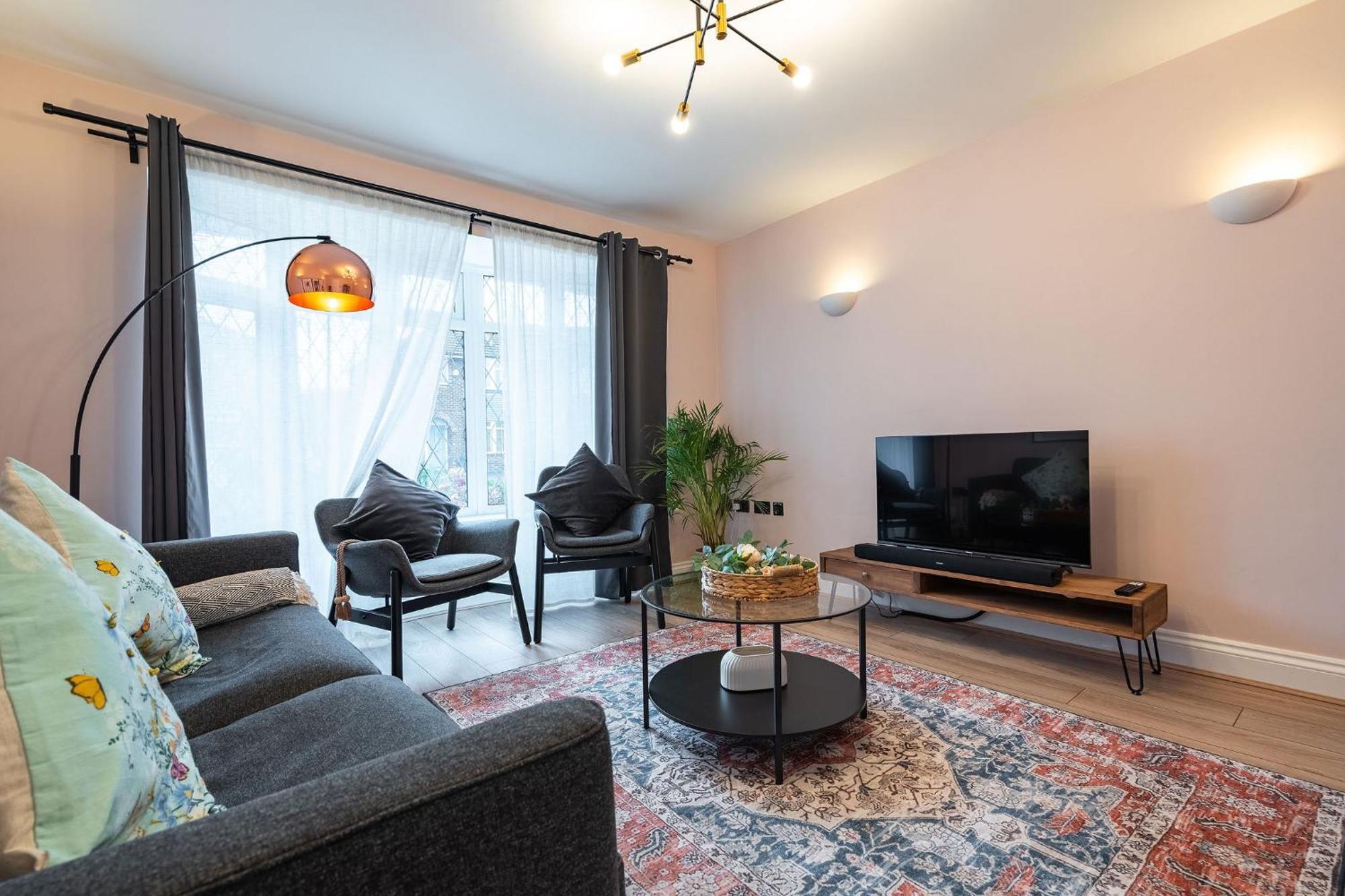 Nature Inspired Bungalow With 3 Rooms - 10 Mins From Manchester Airport Timperley Buitenkant foto